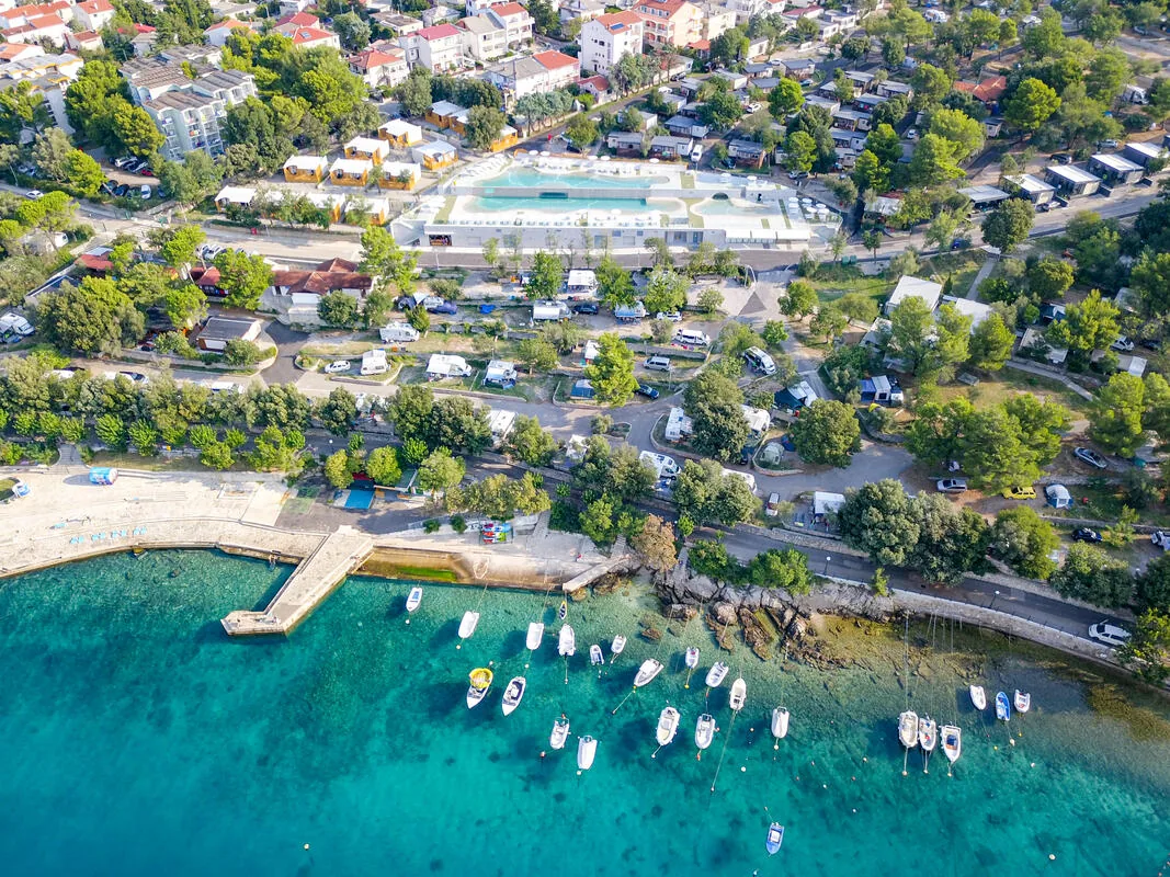 Proljeće u mobilnim kućicama s jacuzzijem Salumbra Selce