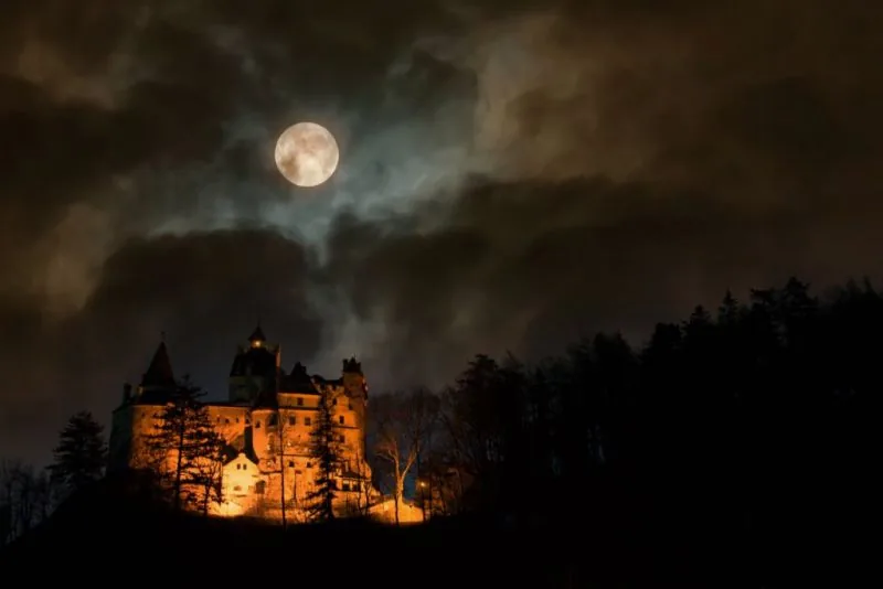 Bukarešta in dežela grofa Drakule na Halloween