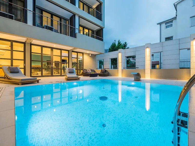 Hrvatska, Duće (Omiš), Hotel Nestos