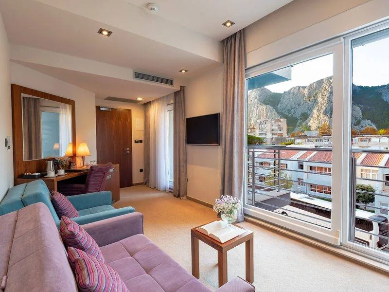 Hrvatska, Omiš, Hotel Plaža