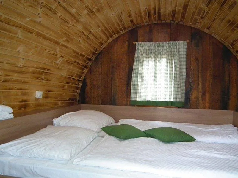 Slovenija, Terme Ptuj, Glamping Vinsko selo