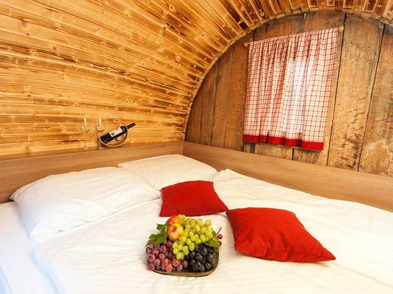 Slovenija, Terme Ptuj, Glamping Vinsko selo – galerija 2