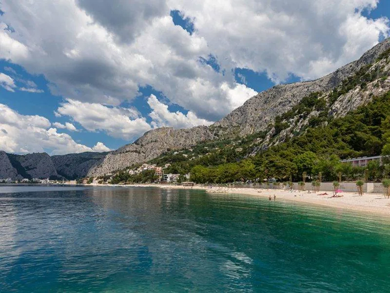 Hrvatska, Omiš, Turističko naselje Brzet